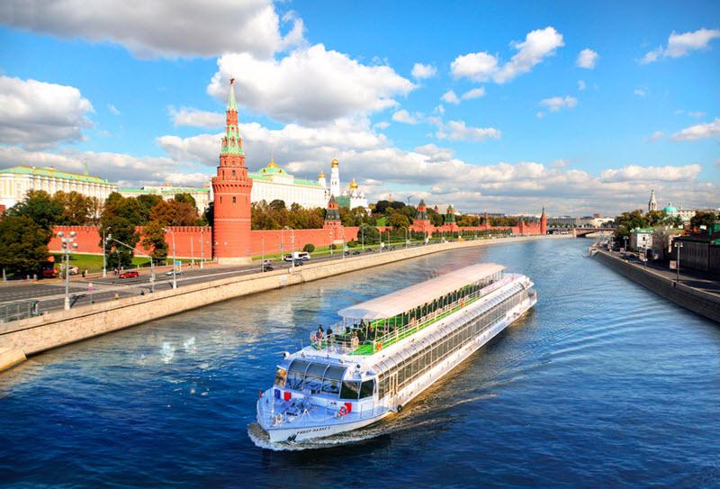 3-часовая речная прогулка на панорамном теплоход «Ривер Палас» по центру Москвы с обедом или ужином